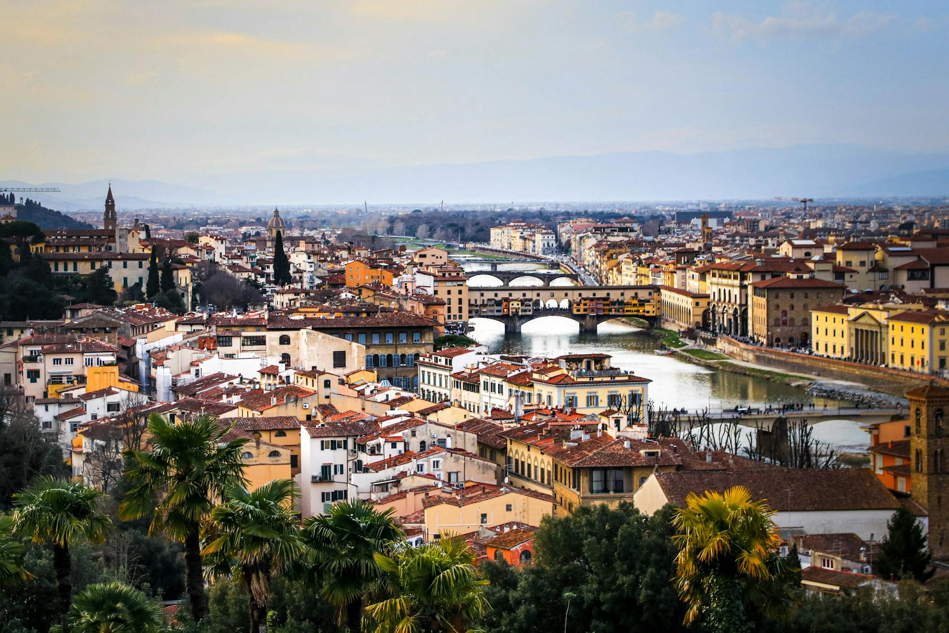 Panorama Florencji z lotu ptaka z katedrą i czerwonymi dachami